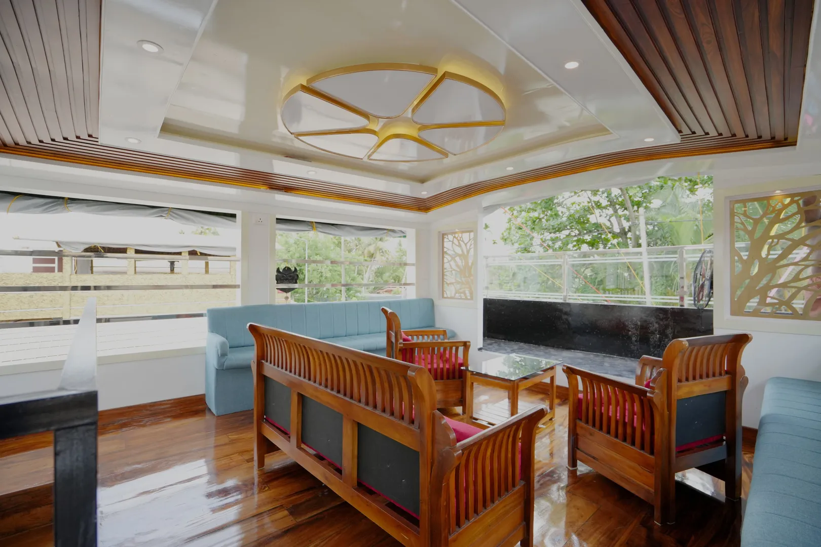 Lake Surya Luxury  - 1 Bedroom Luxury Houseboat Interior View | Alleppey Backwaters | Alleppey Green Tourism