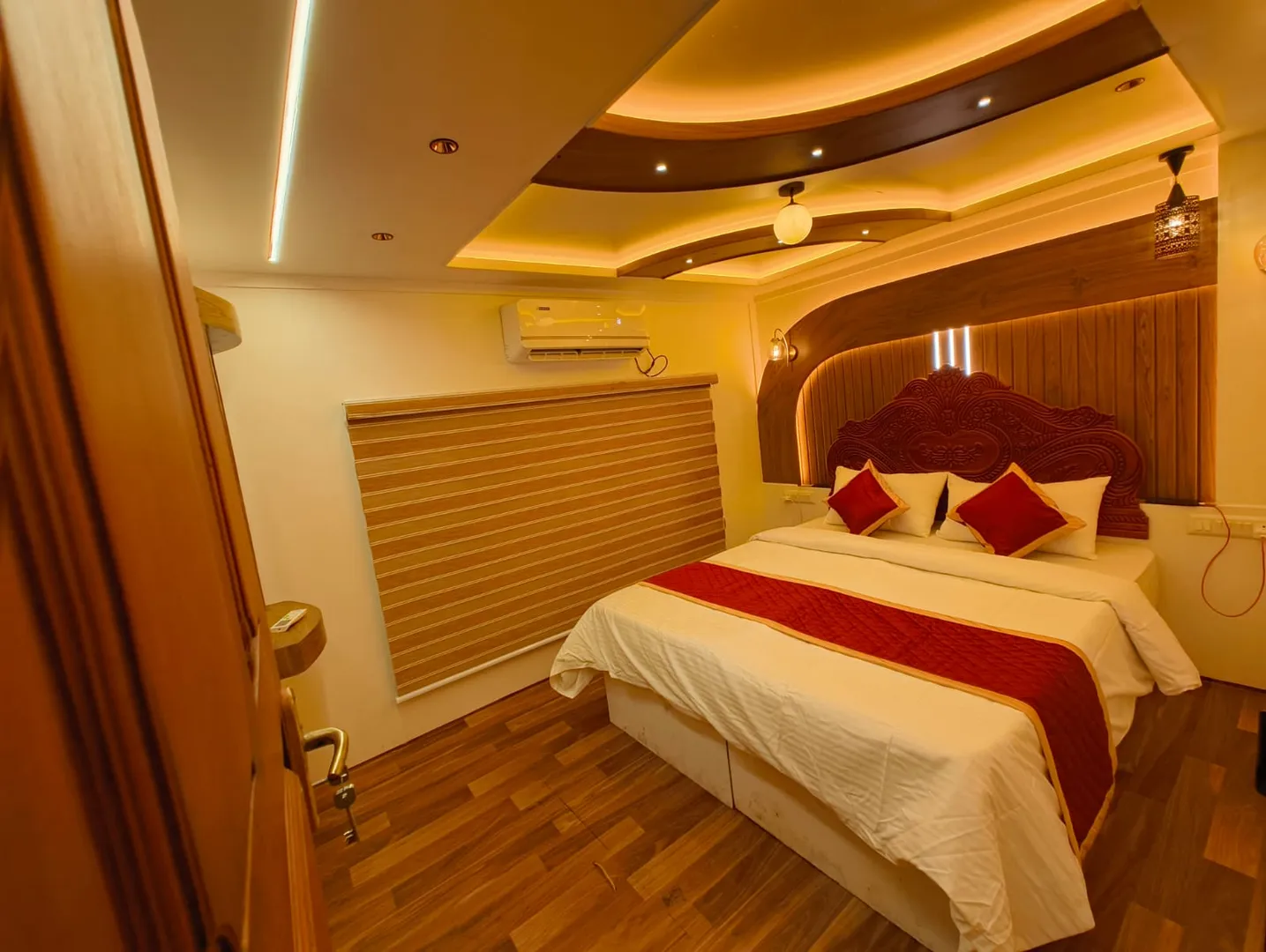 Ananthu Deluxe