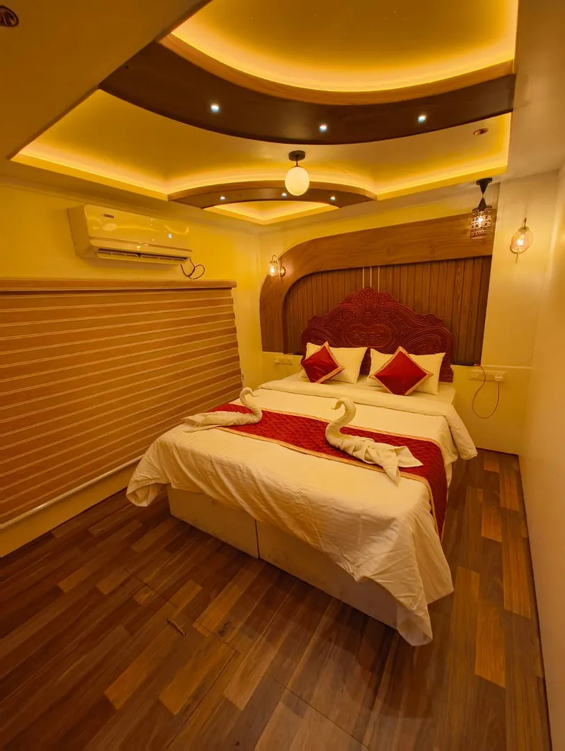 Ananthu Deluxe