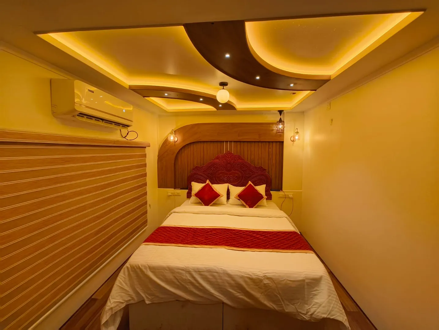 Ananthu Deluxe
