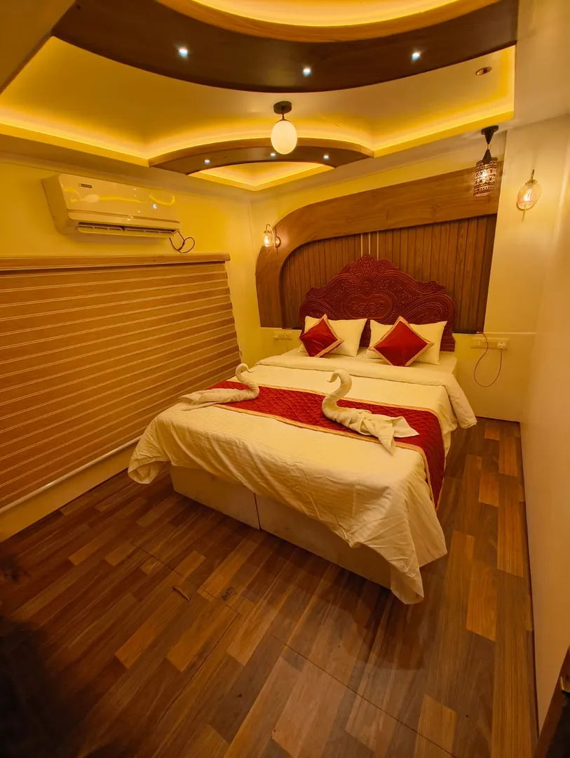 Ananthu Deluxe