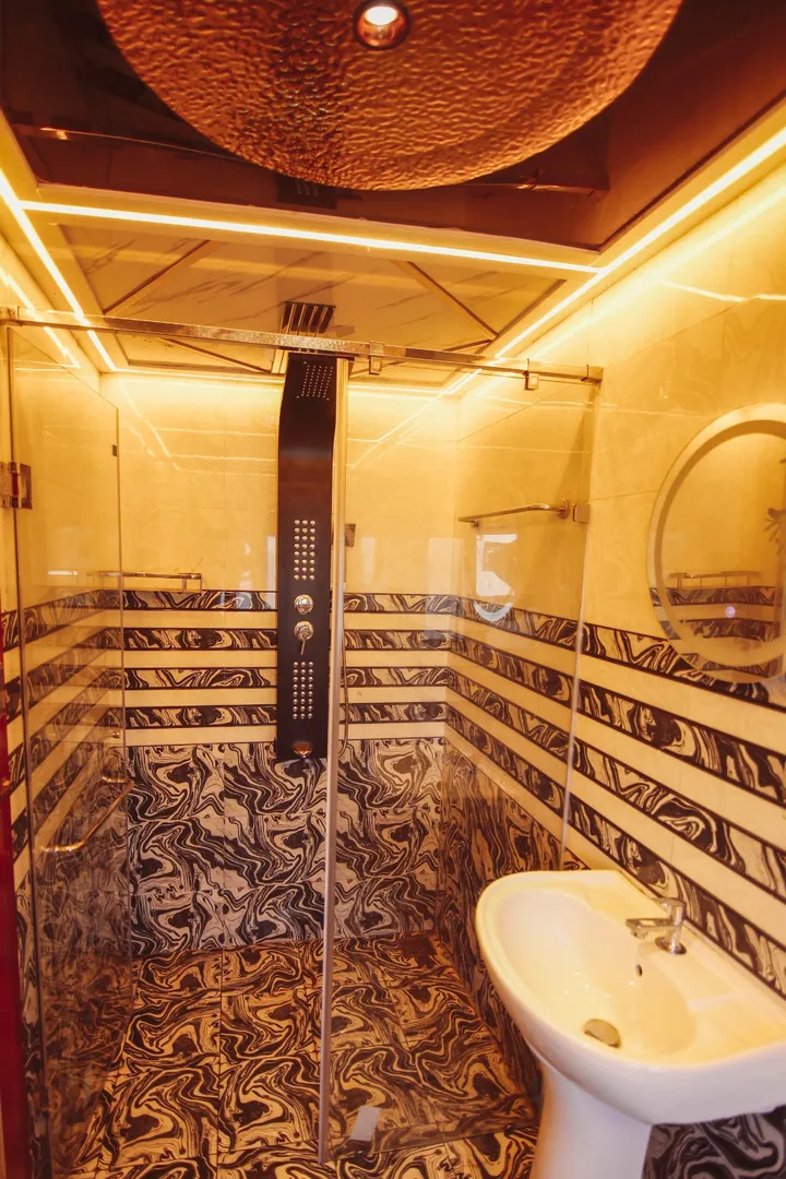 Karuthamma 5 Luxury