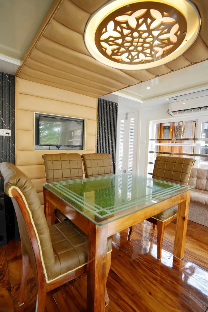 Lake Surya Luxury  - 1 Bedroom Luxury Houseboat Interior View | Kerala Houseboat Cruise | Alleppey Green Tourism