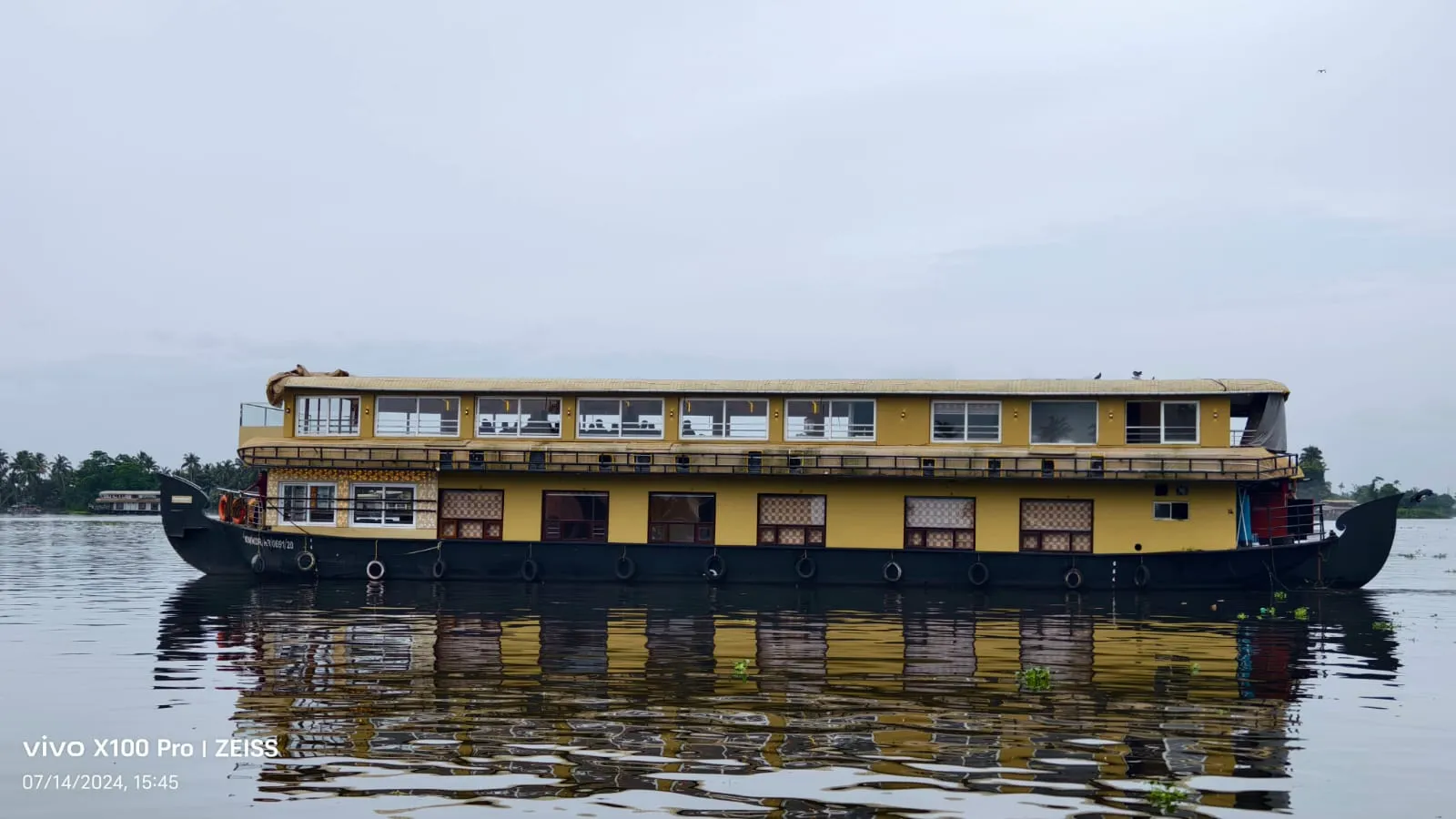 Vembanad Emperor 10 Premium